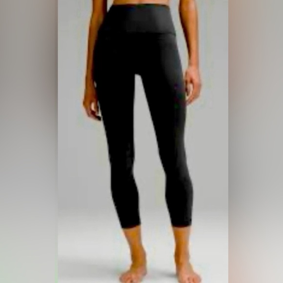 Lululemon Align 4 high rise black & blue floral design inside the waistband - Picture 1 of 4